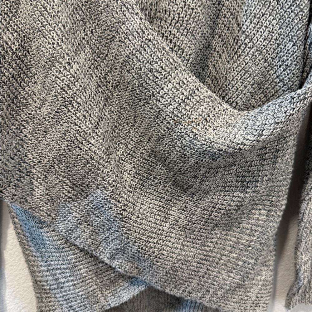 ASTR The Label Women's Surplice Wrap V-Neck Pullover Sweater Gray Small - Picture 9 of 9